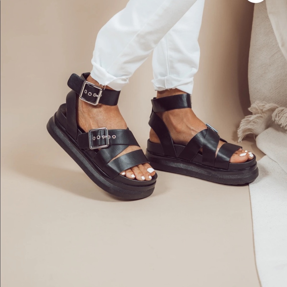 Black platform sandals. Size 8. Great condition!